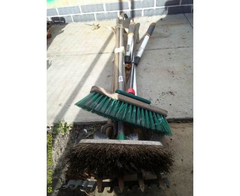 A good lot of garden tools, COLLECT ONLY.