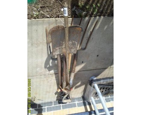 A good lot of garden tools, COLLECT ONLY.