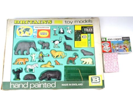 Britains set 7328 Zoo Models large window box with Palm, four piece cage and Animal World Leaflet (Condition Excellent, box G