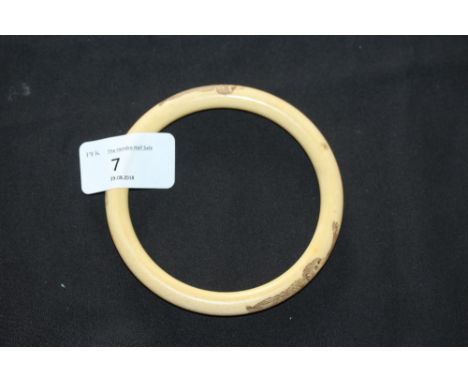 Antique Japanese ivory bangle, carved with two monkeys (Meiji period)