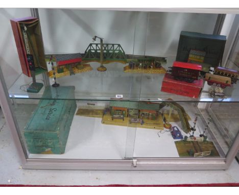 A Hornby 0 gauge tinplate Windsor Station 2E fitted for electric lighting with box, other buildings, figures, and rolling sto
