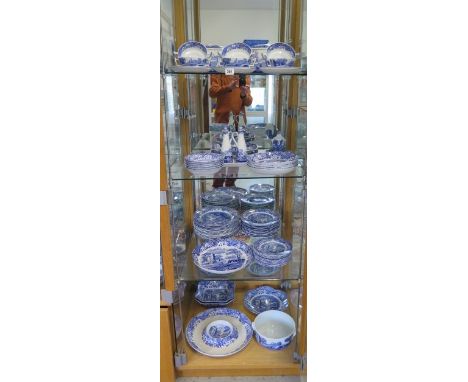 An extensive collection of modern Copeland Spode Italian dinner ware including 2 lidded tureens, 14 x 26cm plates, 12 x 23cm 
