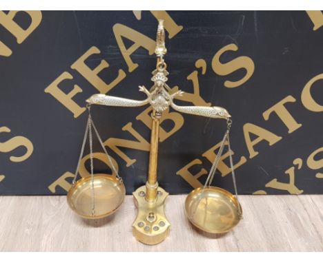 A VERY NICE SET OF MANUAL ORIENTAL WEIGHTING SCALES WITH FISH DESIGN