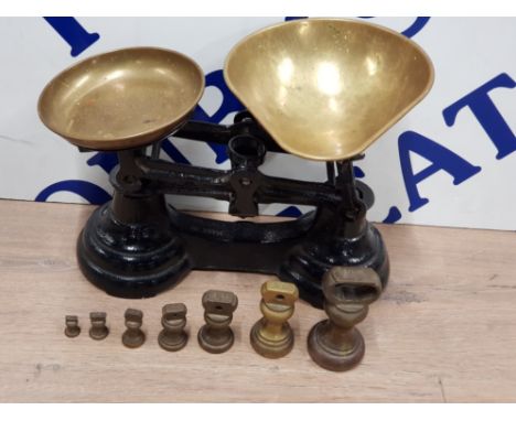 A SET OF MANUAL WEIGHTING SCALES WITH WEIGHTS
