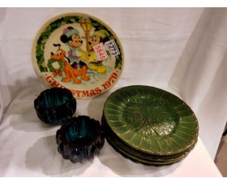 Disney 1979 Christmas first edition plate and five other examples. Not available for in-house P&amp;P 