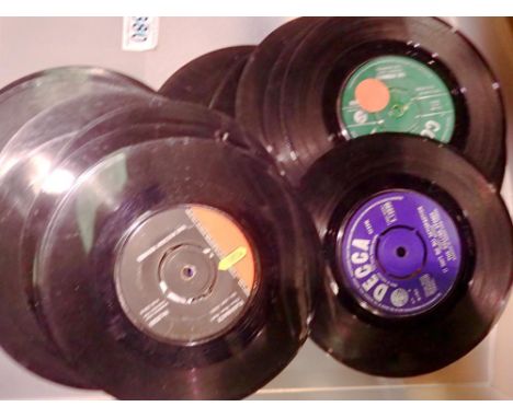 Collection of 25 singles to include: The Beatles &amp; The Rolling Stones. UK P&amp;P Group 2 (£20+VAT for the first lot and 