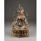 EINE SITZENDE FIGUR VON TARA AUS BRONZE