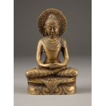 EINE SITZENDE FIGUR VON AMITABHA AUS BRONZE