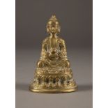 EINE SITZENDE FIGUR VON AMITABHA AUS BRONZE