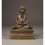EINE SITZENDE FIGUR VON BUDDHA AMITABHA AUS BRONZE