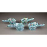 VIER CLOISONNÉ GEFÄSSE MIT BLUMEN- UND DRACHENDARSTELLUNGEN