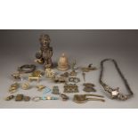 EIN ACHTUNDZWANZIGTEILIGES KONVOLUT VON AFRIKANISCHEN OBJEKTEN