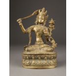 EINE SITZENDE FIGUR VON MANJUSHRI AUS BRONZE