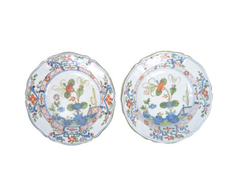 A pair of 20th century Italian majolica ceramic hand painted 'Garofano Imola' plates / dishes. The circular plates having a s