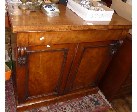 Victorian light mahogany chiffonier