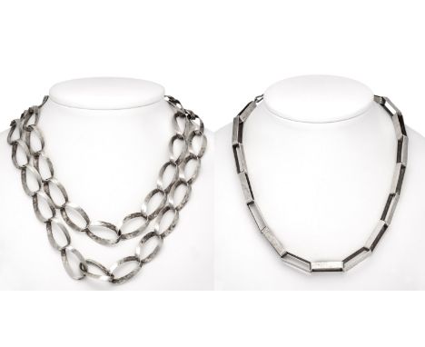 2 Vintage-Colliers Silber 925/000 aus großen Kettengliedern 23 x 14 und 23 x 5 mm, eines mit Hammerschlag-Oberfläche, 1 x Fed