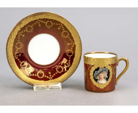 Mokkatasse mit UT, Tirschenreuth Bavaria, 20. Jh., frontseitig Medaillon mit Portrait einer Dame nach Gainsborough, rote Lüst