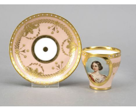 Moccatasse mit UT, Richard Klemm, Dresden, um 1900, frontseitig Medaillon mit Portrait der Marie Prinzessin von Preussen, Gem