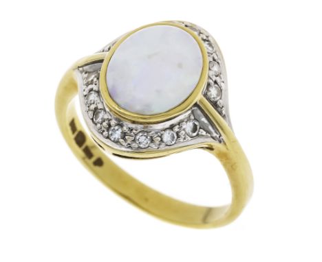 Opal-Brillant-Ring GG/WG 585/000 mit einem ovalen Milchopal-Cabochon 10 x 8 mm und 14 Brillanten, zus. 0,09 ct ct W/SI, RG 54