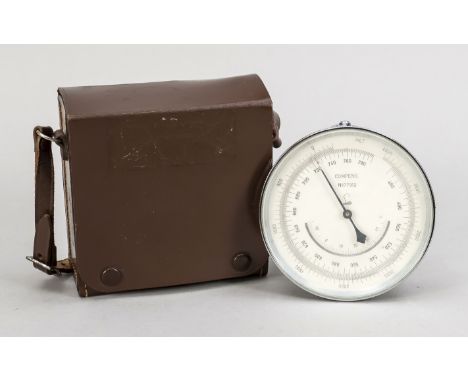 Tragbares Barometer, 2. H. 20. Jh., im Lederetui mit Trageriemen. Innen ein weiteres Fach mit Thermometer, ca. 11 x 12 x 6 cm