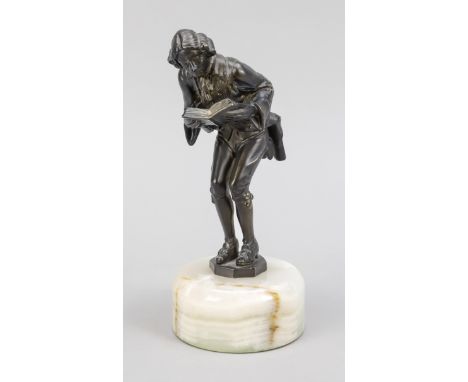 Anonymer Bildhauer Anfang 20. Jh., der Bücherwurm nach dem Vorbild von H. C. Bernewitz, patinierte Bronze auf Marmorsockel, H