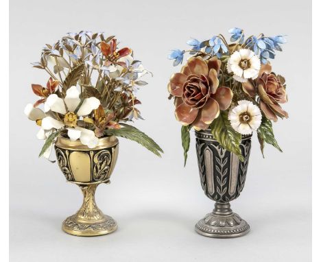 2 Zierblumensträuße, 20. Jh., jeweils unter dem Väschen bez. ''Le bouquet royal britannique, Igor Carl Fabergé'', H. 17 cm