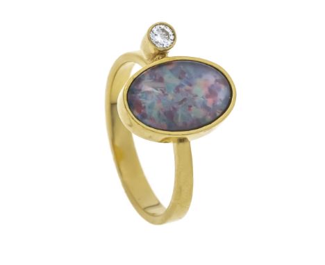 Opal-Brillant-Ring GG 750/000 mit einer ovalen Opal-Triplette 12 x 8 mm und einem Brillanten 0,10 ct W/SI, RG 54, 4,3 g