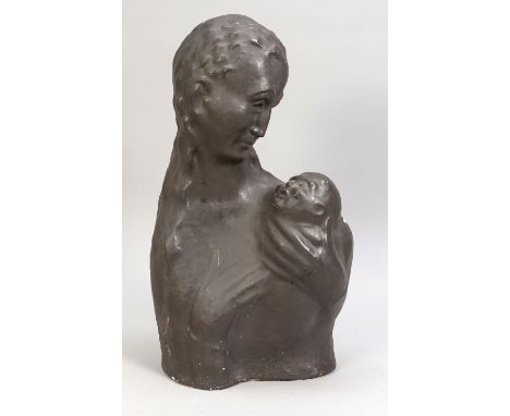 Sign. R. Gangloff, Bildhauer 20. Jh., große, stilisierte Büste einer Frau mit Kind an der Schulter, bemalter Steinguss, schau