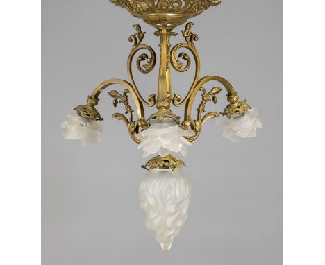 Deckenlampe, Ende 19. Jh., Bronze, ornamentiert und durchbrochen gearbeitet, 3 Leuchterarme, 4 Flammen. Milchglasschirme (nic