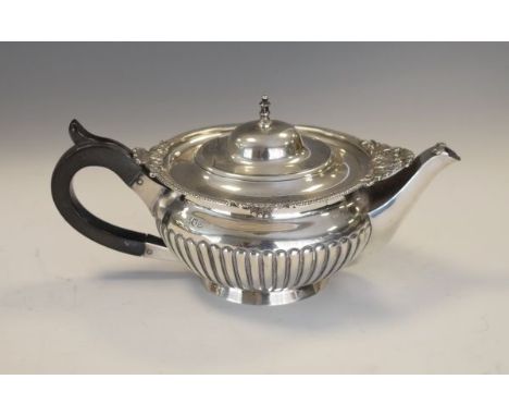 Victorian silver teapot, the rim with cast decoration, the body with half fluted decoration, London 1896, 11.4oz approx   Con