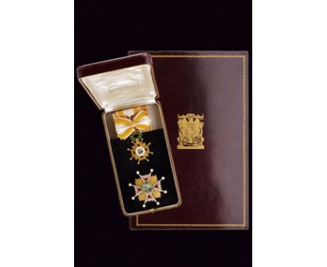 dating: 1961 provenance: Spain, Set of Grand Cross of the Order of Isabella the Catholic. Gold and enamel pendant with laurel