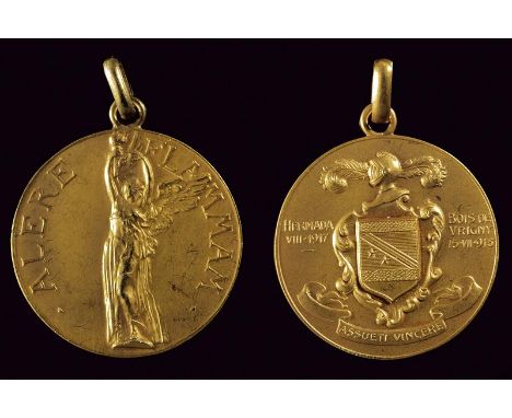 dating: First half of the 20th Century provenance: Kingdom of Italy, Two gold medals dedicated to the General. One with the i