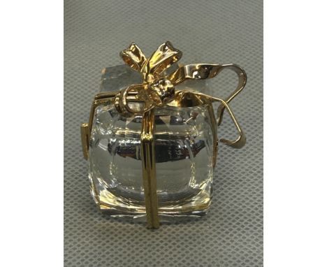 Swarovski crystal travel clock in the form of a gift with box 