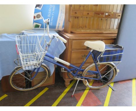 An Elswick Hopper 'Cosmopolitan' lady's bicycle, with blue frame 