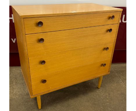 An Avalon light oak chest of drawers 