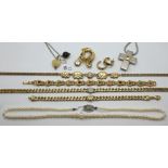 1 Perlenkette Verschluss gest. 750 (WG 18ct.), 1 Konv. Mode-/Metallschmuck z.T. vergoldet sowie 2 lo