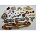 1 Konv. Schmuck Mode/Metall u.a., z.T. mit Halbedelsteinen, z.T. lose Edelsteine sowie Armbanduhren