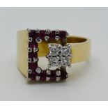 1 Damenring GG/WG 18ct. mit kleinen Brillanten je ca. 0,07ct., wohl Rubine, Ringgröße ca. 54, Asp./T