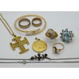1 Damenring GG/WG 18ct. mit kleinen Brillanten, 1 Anhänger GG 18ct. "Kreuz", 1 Konv. Schmuck GG/WG j