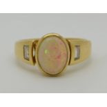 1 Damenring GG 18ct. lt. Zertifikat 1999: Juwelier LOHMER mit 1 Opal ca. 1,69ct. und 2 Baguettediama