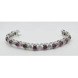 1 Damenarmband WG 18ct. mit kleinen Brillanten je ca. 0,02ct., wohl oval geschliffene Rubine je ca.