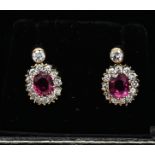 1 Paar Ohrstecker GG 18ct. lt. Zertifikat 1993: Anfertigung Juwelier HOHENBERGER, mit Brillanten zus