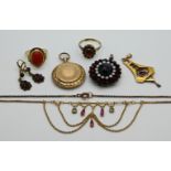 1 Damenring mit Koralle, 1 Anhänger um 1910, GG/RG je 8ct.; 3 Teile Schmuck je Silber 925 z.T. vergo