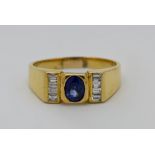 1 Ring undeutl. gest. wohl GG 14ct. (Säure hält), zentral wohl mit Saphir wohl ca. 0,4ct., 8 kleine