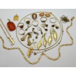 1 Konv. Schmuck je GG 8/9ct. z.T. mit kleinen Brillanten bis zu ca. 0,06ct. und Edelsteinen, Gemmen,