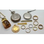 1 Goldmünzanhänger "G. Schäfer Schweinfurt", 1 Ring GG/WG je 18ct., 4 Ringe je GG 14ct. z.T. mit 1 k