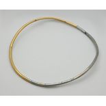 1 Halsreif Platin 950/GG 18ct. mit kleinen Brillanten je ca. 0,02ct. (7 Stück), Innenmaße ca. 12x12,