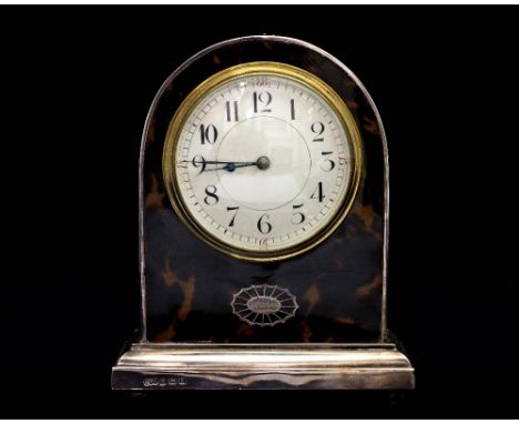 A George V silver cased mantle clock, with French movement, Arabic numerals, inlaid with tortoiseshell and pique work, bevell