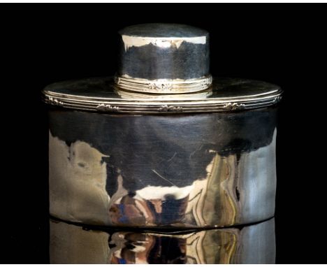 An Edwardian silver tea caddy, of ovoid form with central reeded decoration, hallmarks struck to the bezel with corresponding