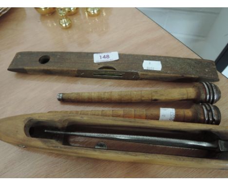 A selection of treen items including vintage spirit level, bobbins and shuttle